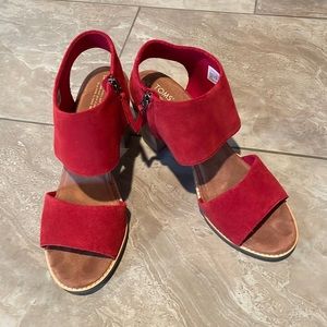 Like new res Toms heels!